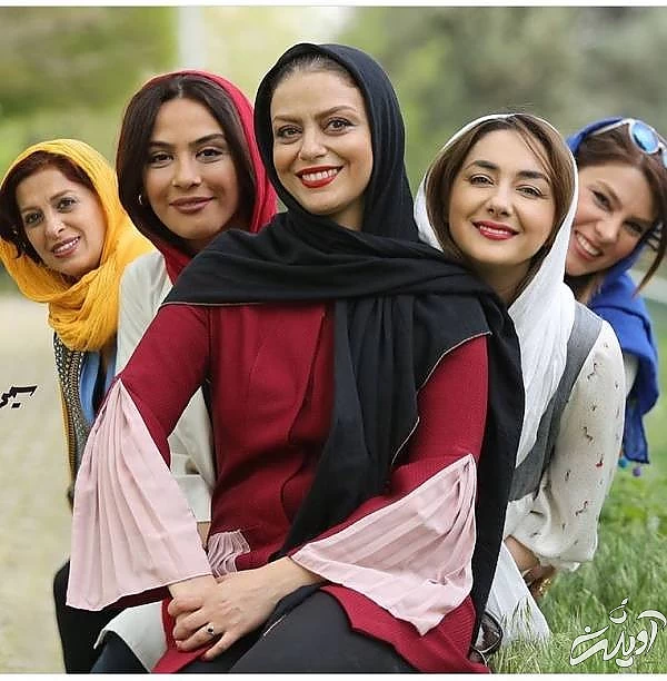 شبنم فرشادجو در کنار هانیه توسلی، مارال فرجاد و مائده طهماسبی شبنم فرشادجو و دوستانش